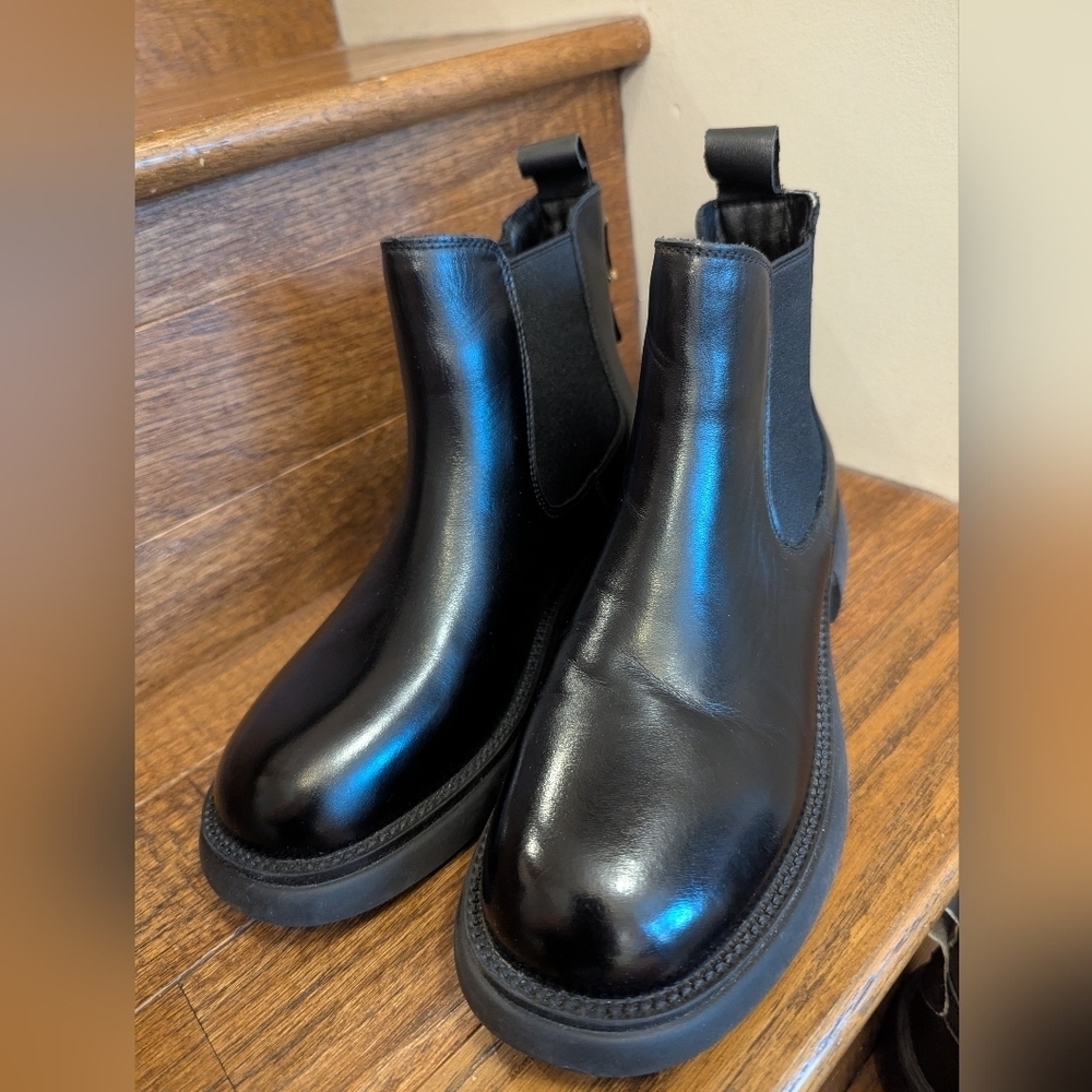 Black Spade Chelsea Boots With Gold Hardware Sz 6.5 /235 Vegan Leather - Picture 8 of 14